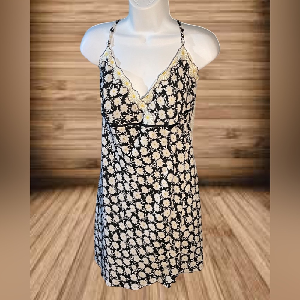 Morgan Taylor Intimates Black Negligée Women XLarge White Daisy Sheer Nightie